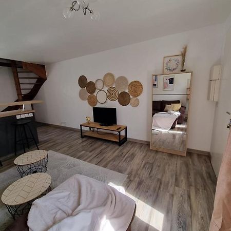 Duplex 40M2 Cocooning Coeur De Ville Avec Parking Neauphle-le-Chateau Exterior photo