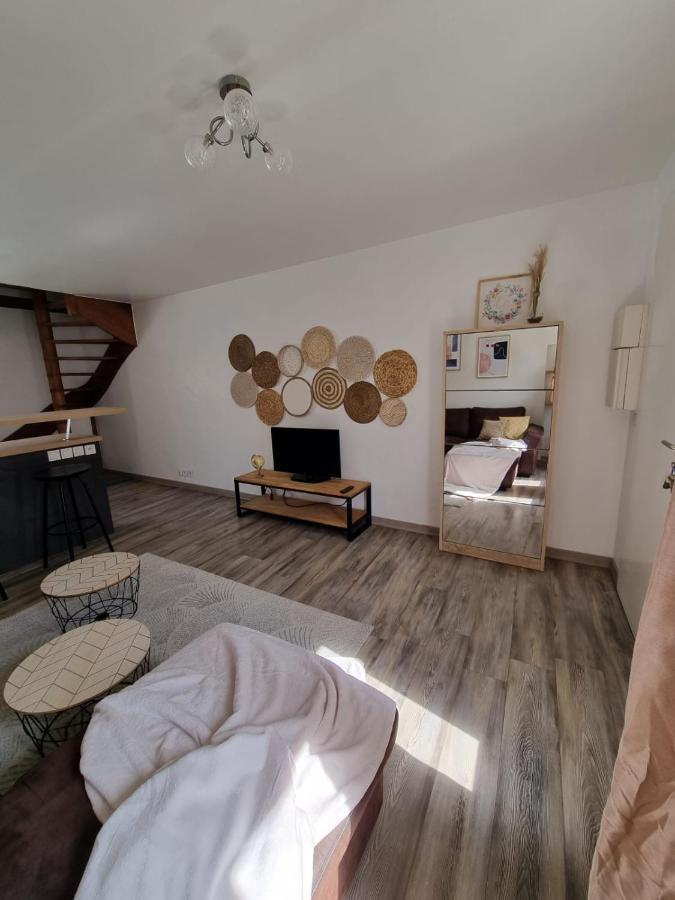 Duplex 40M2 Cocooning Coeur De Ville Avec Parking Neauphle-le-Chateau Exterior photo