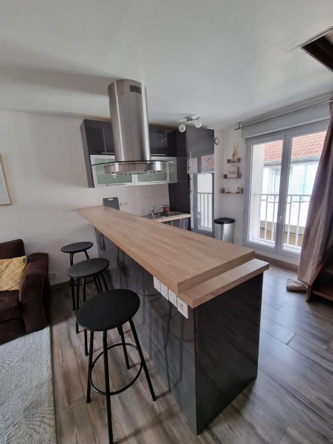 Duplex 40M2 Cocooning Coeur De Ville Avec Parking Neauphle-le-Chateau Exterior photo