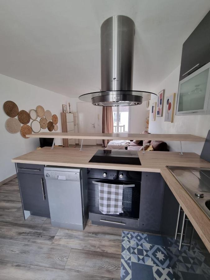 Duplex 40M2 Cocooning Coeur De Ville Avec Parking Neauphle-le-Chateau Exterior photo